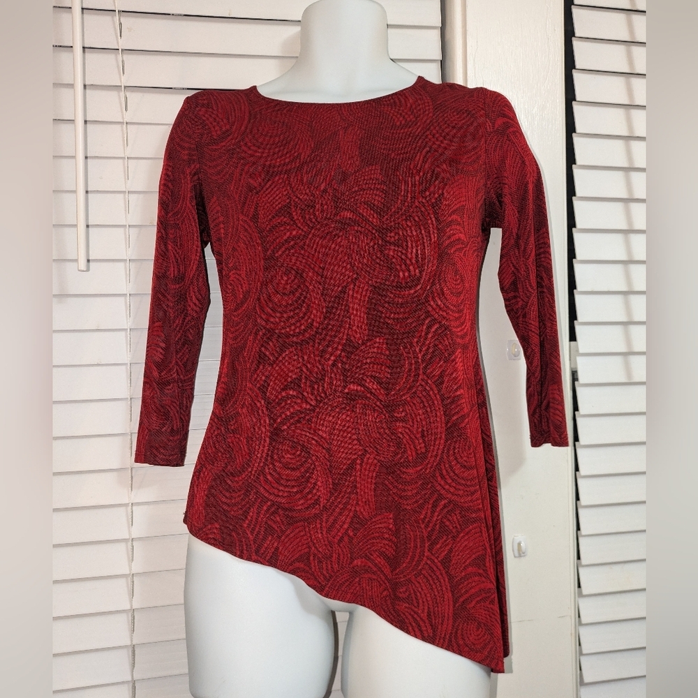 Citiknits Women's Red 3/4 Sleeve Asymmetrical Stretch Top. EUC